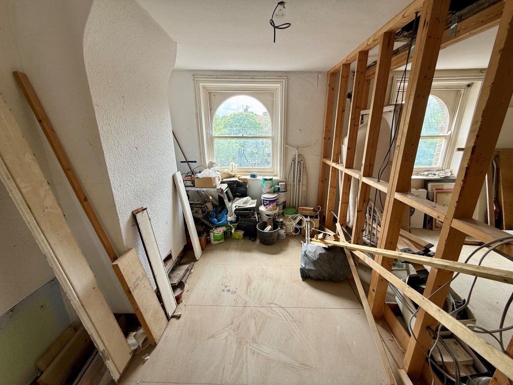 Lot: 40 - THREE-BEDROOM MAISONETTE FOR COMPLETE REFURBISHMENT - Bedroom three